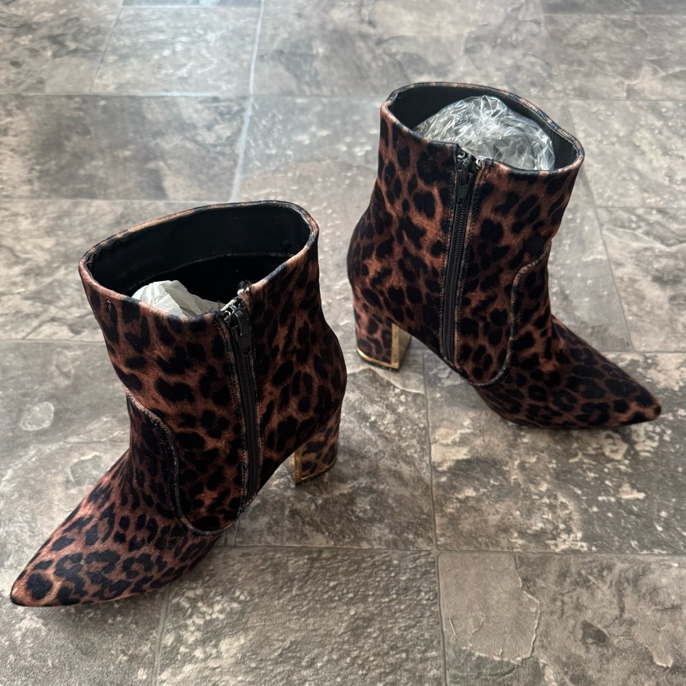 Bamboo Women’s Leopard Booties Gold Heel Detail Size 7